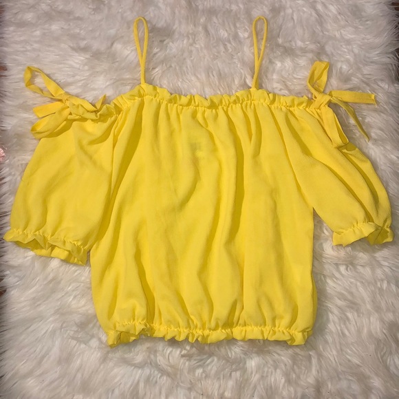 Tops - 🛍Yellow Cold Shoulder Ruffle Trim Top